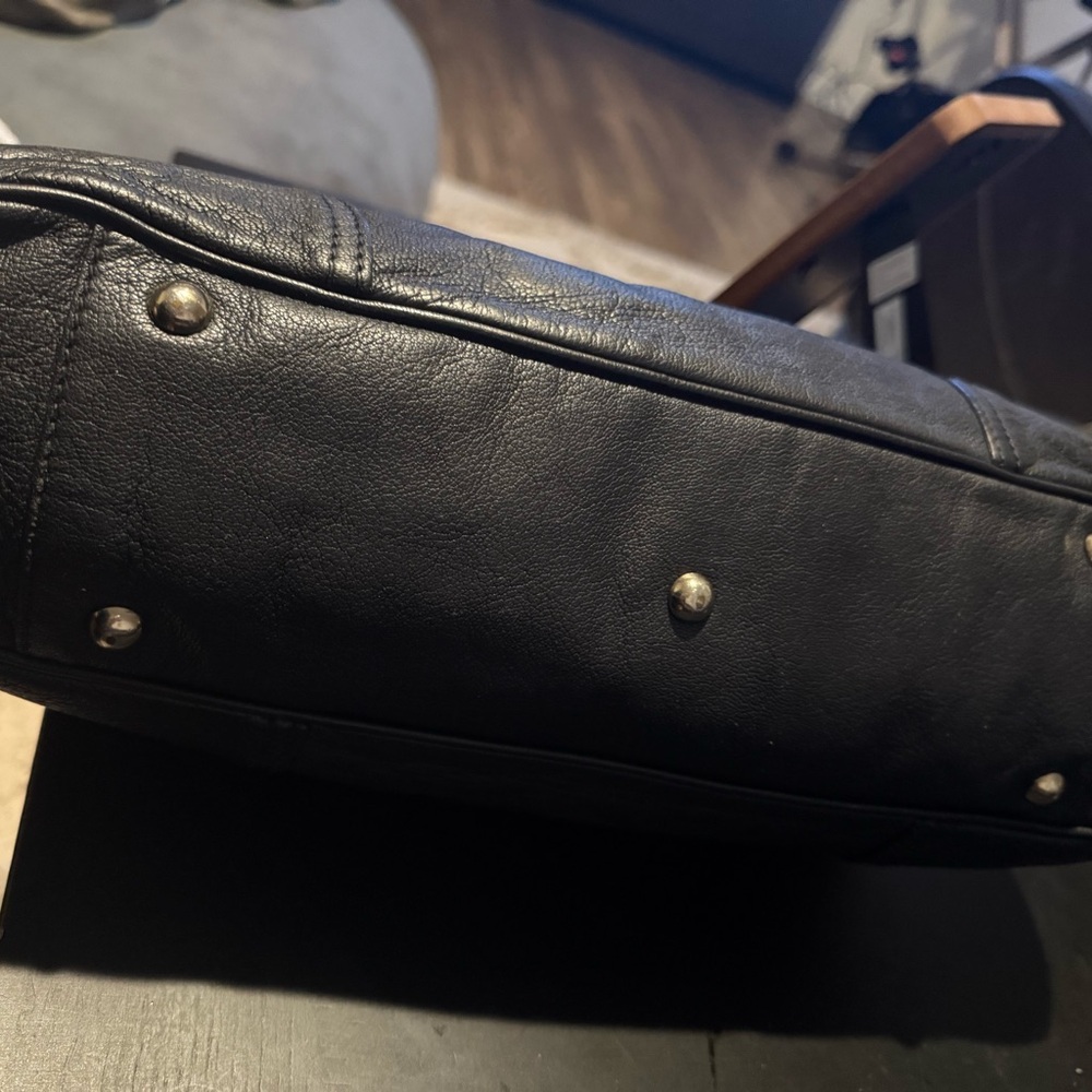 Gucci Black Leather Shoulder Bag - Picture 3 of 9